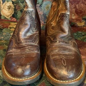 Ariat Womans Heritage Roughstock Size 6b Brown
